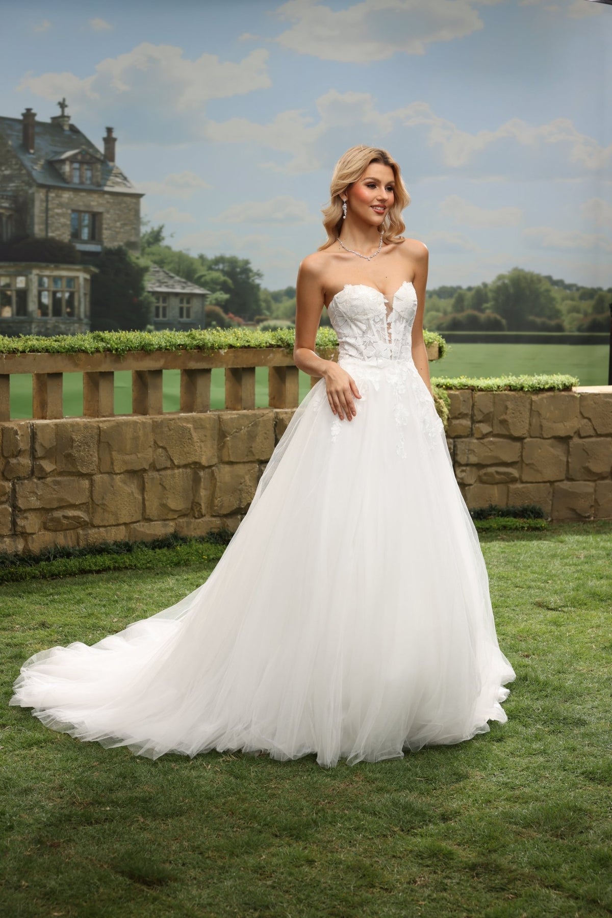 Sera white wedding dress detail view 7