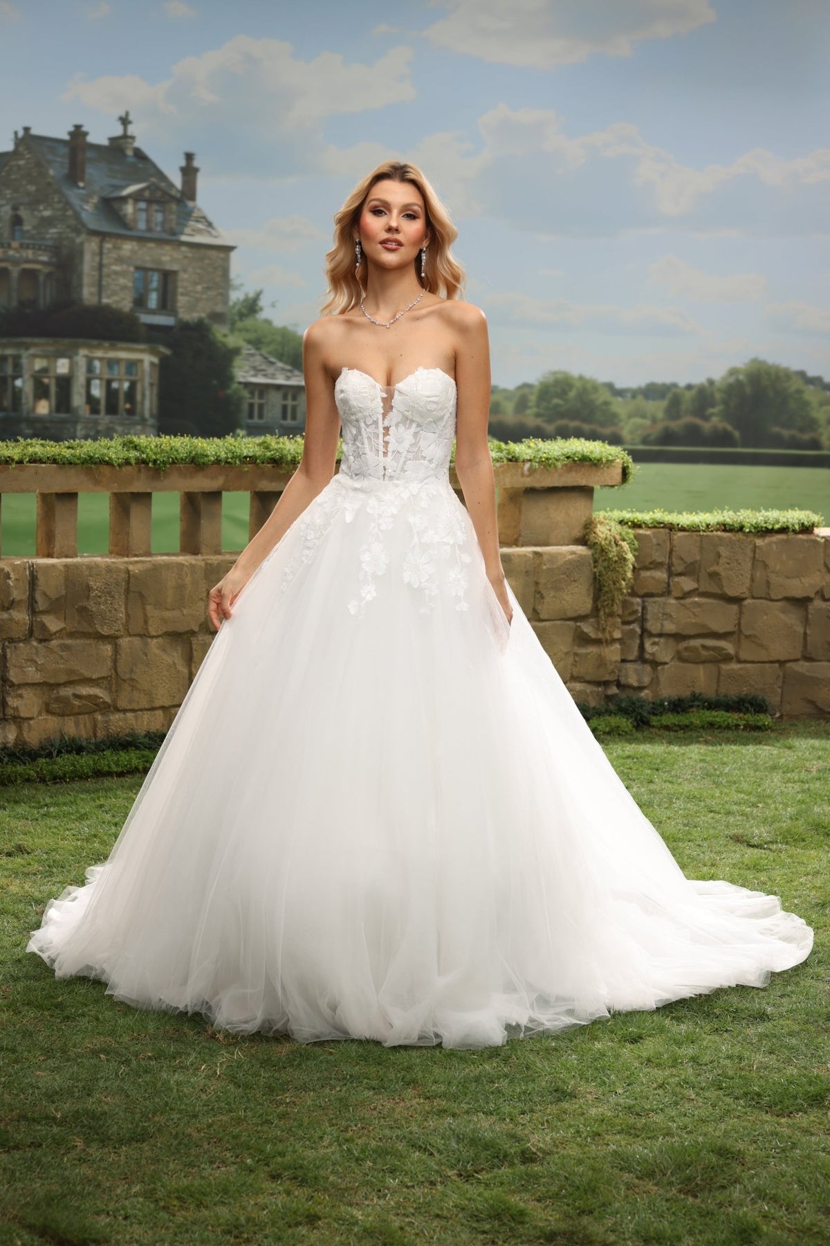 Sera white wedding dress detail view 4
