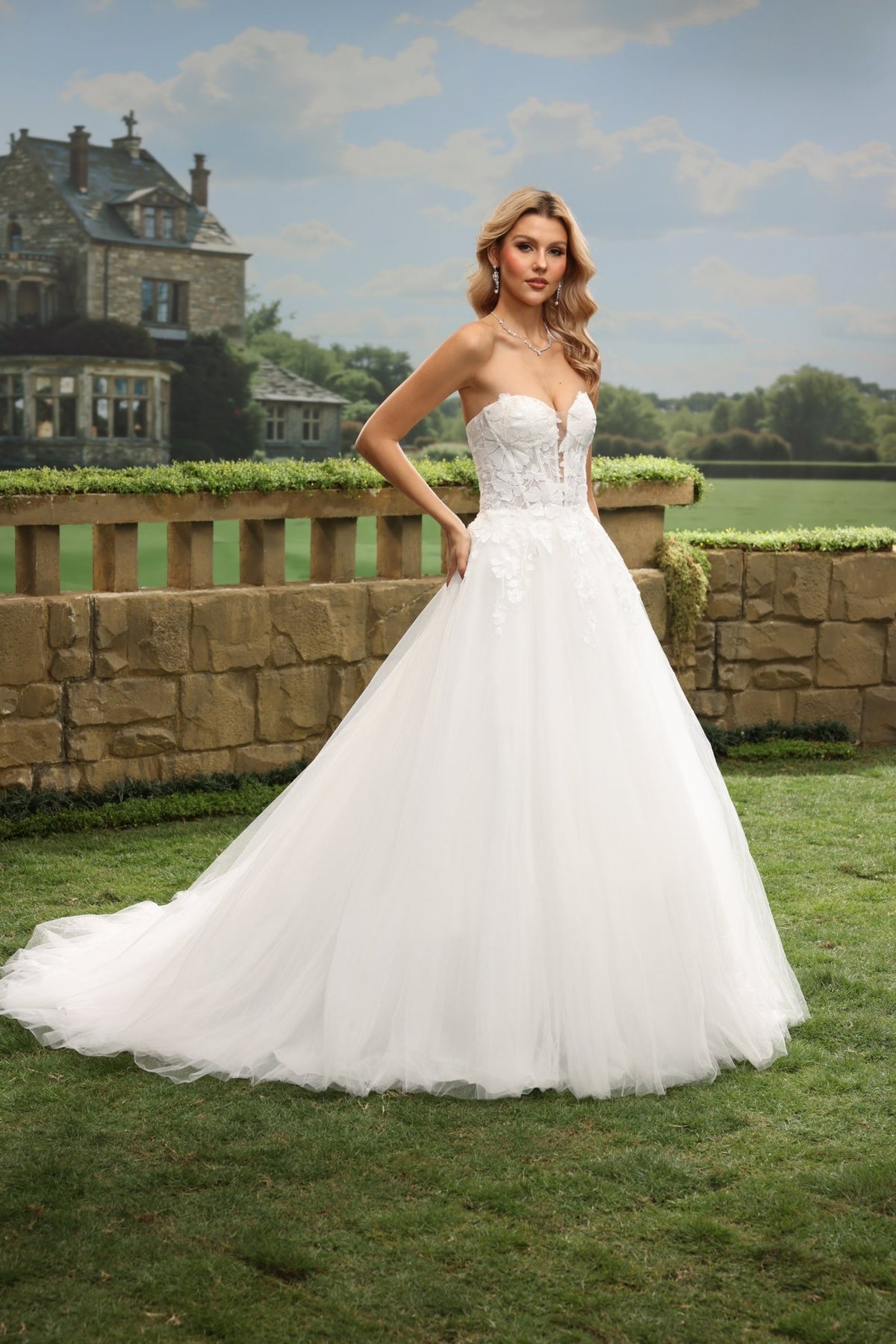 Sera white wedding dress detail view 6