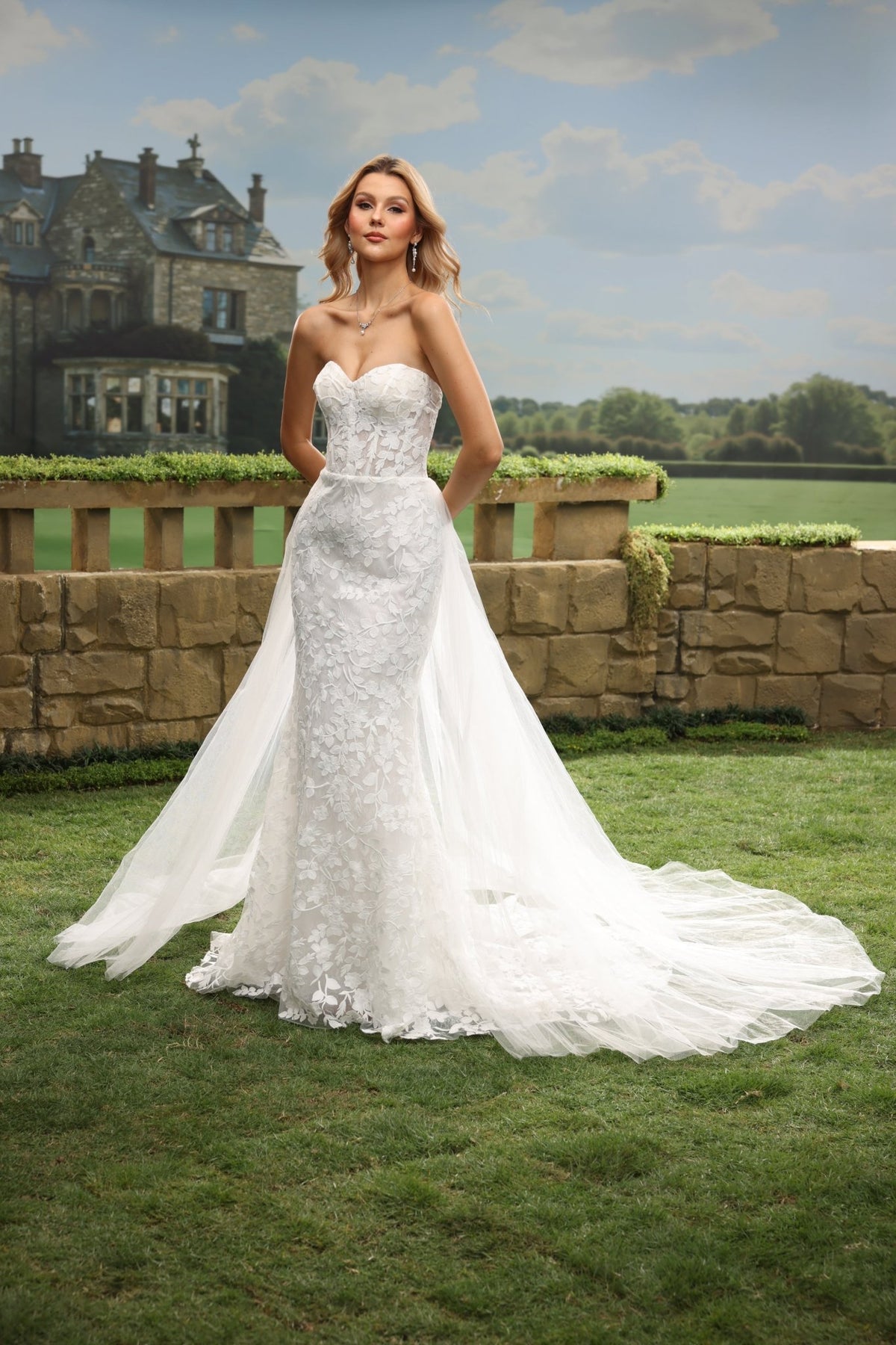 Seren white wedding dress detail view 7
