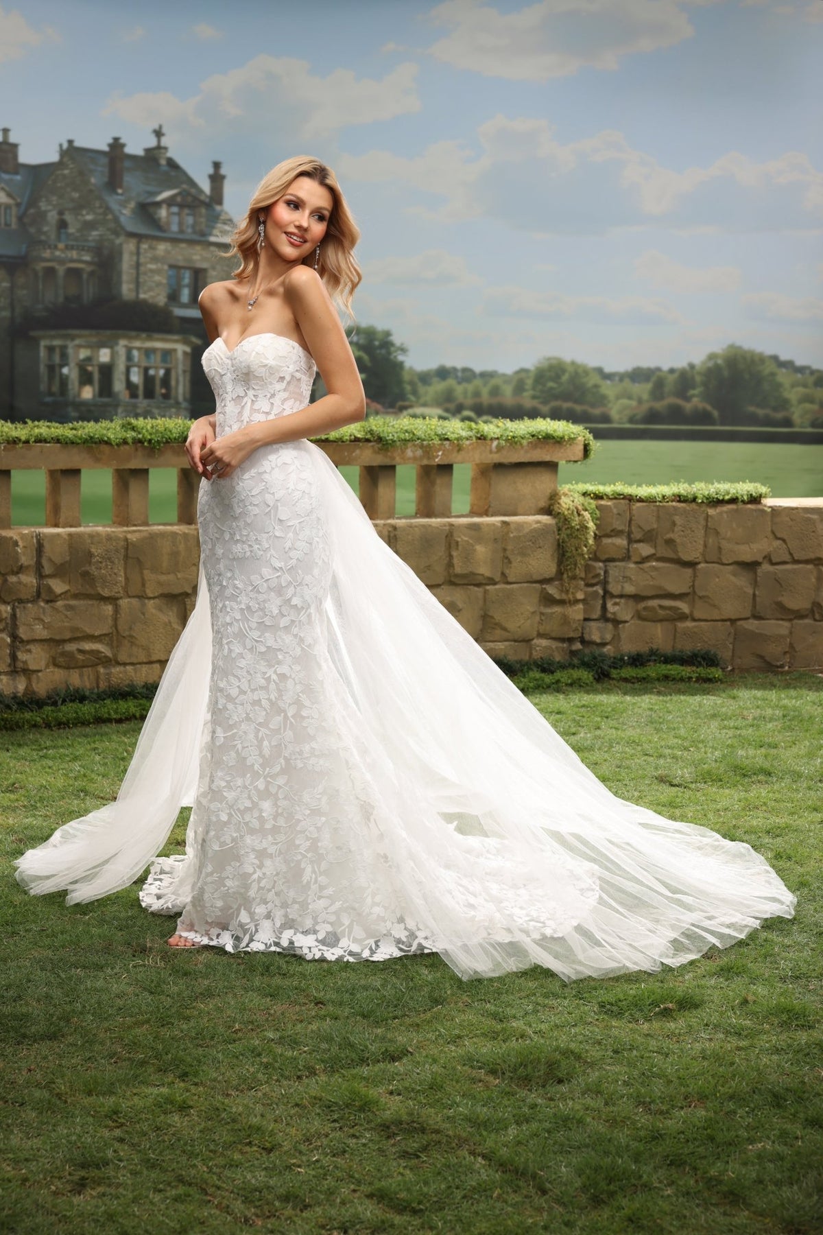 Seren white wedding dress detail view 6