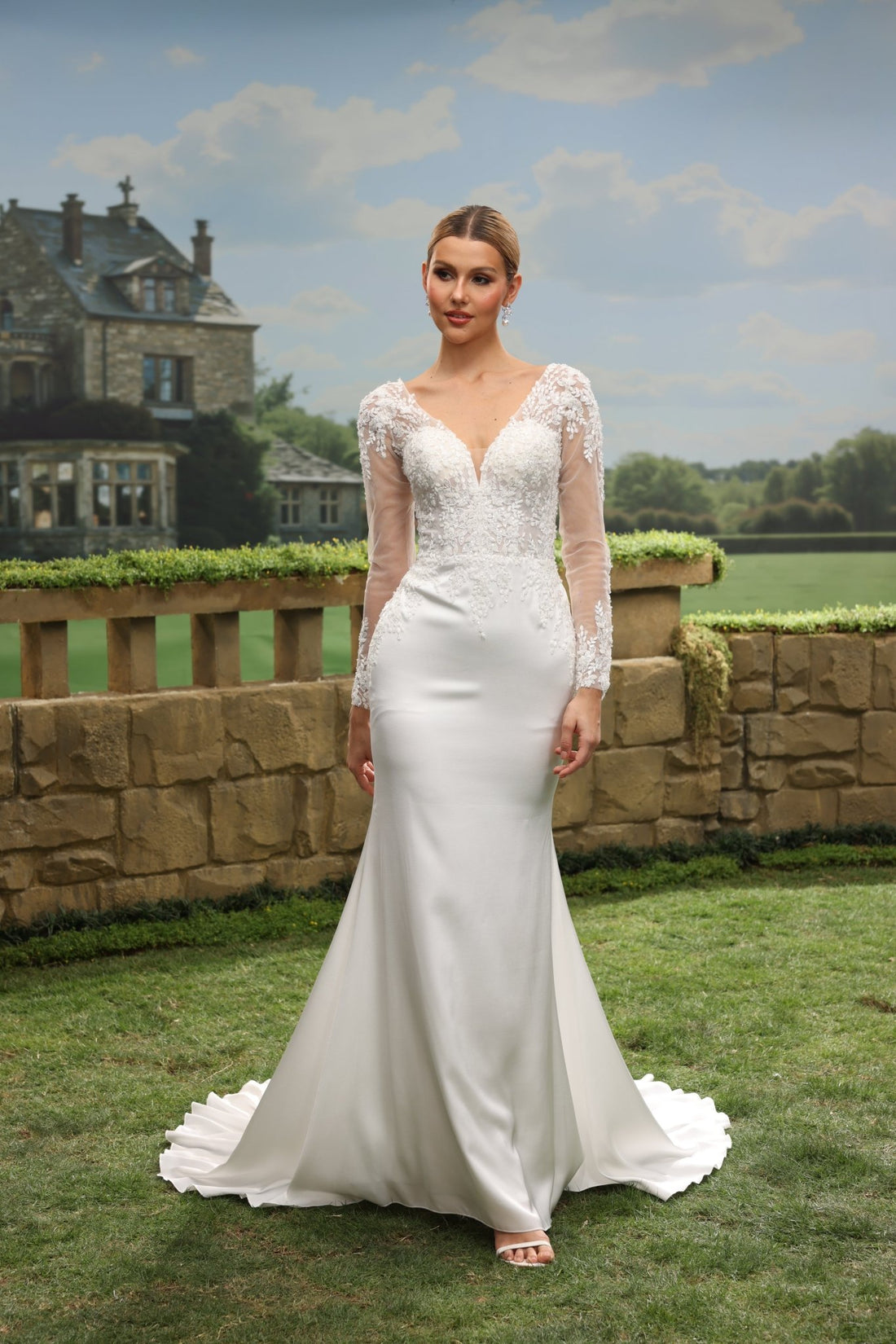 Yarell Mermaid V-Neck wedding dress — front view