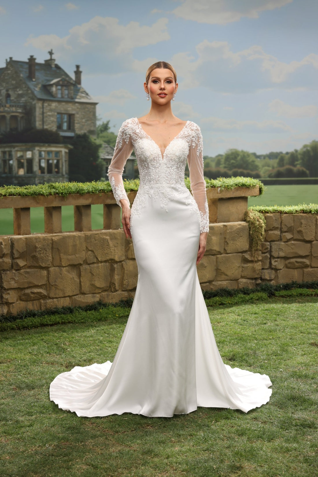 Yarell Mermaid V-Neck wedding dress — front view